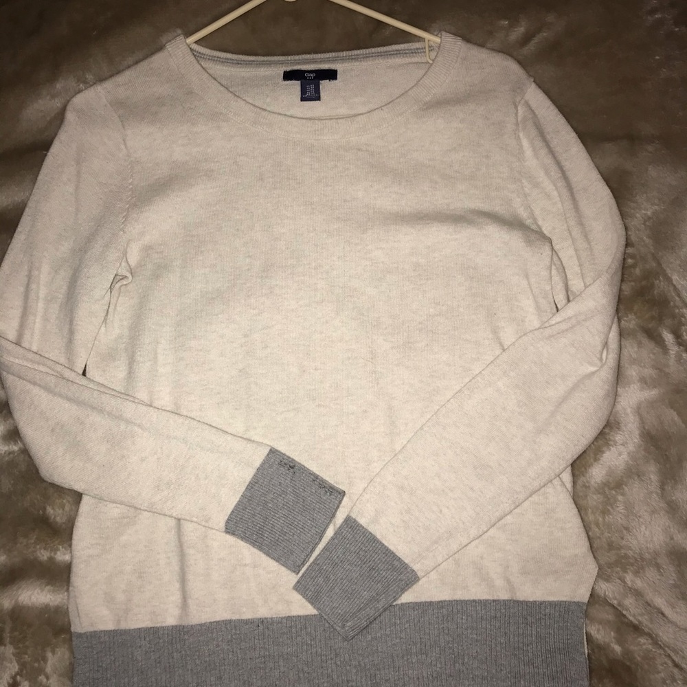 Gap sweater